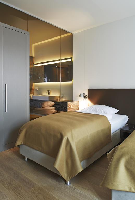 Weinhaus Henninger Hotel Kallstadt Room photo